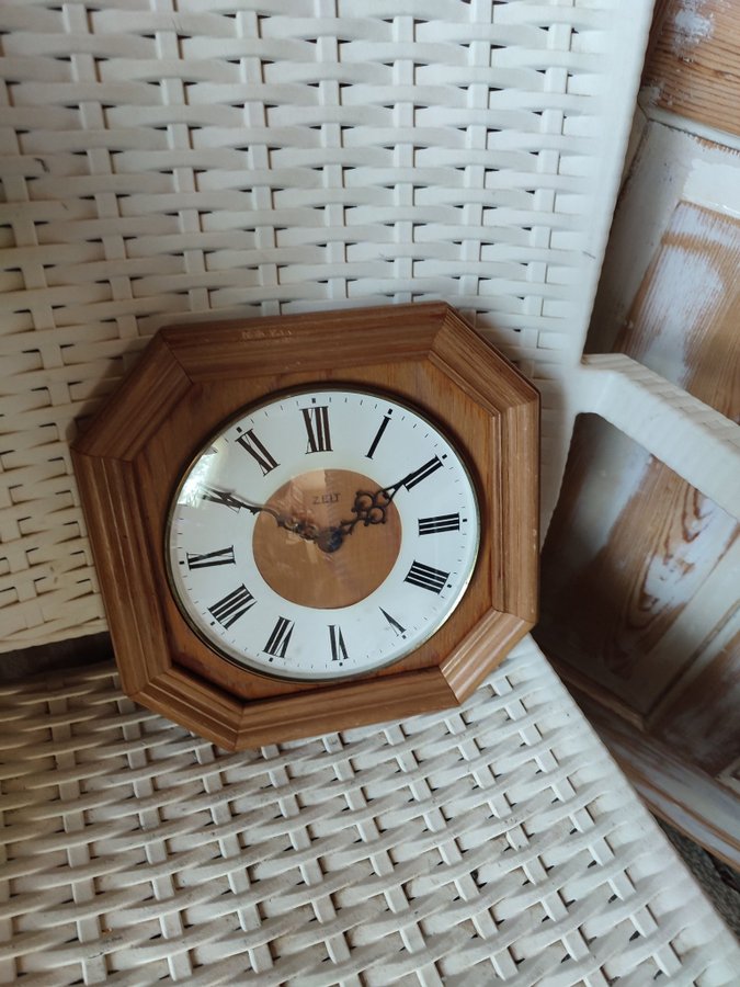 Retro Zeit Quartz väggklocka i trä fint design  vintage