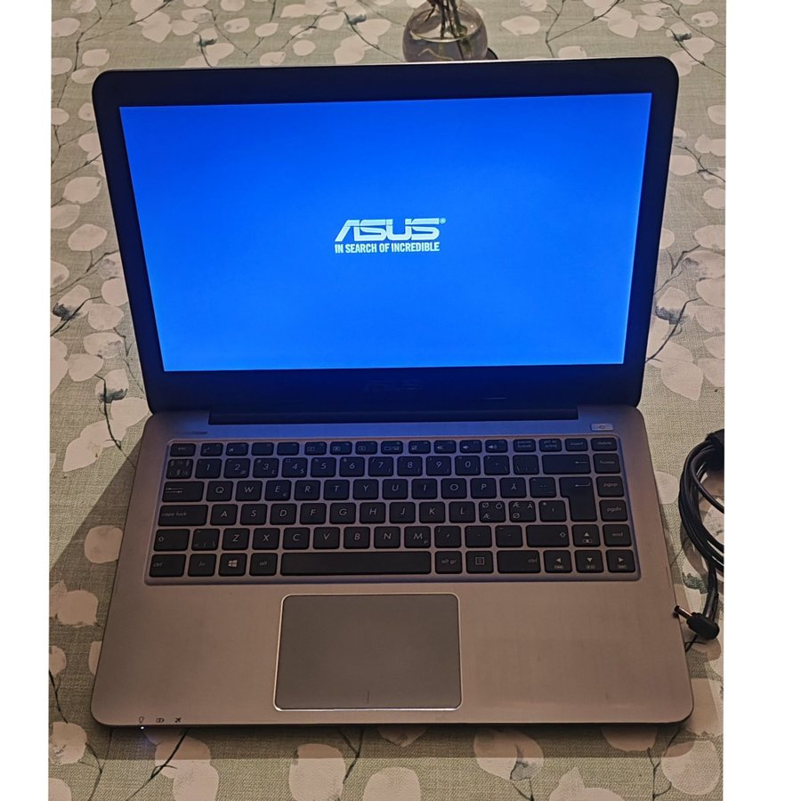 ASUS E403S Laptop