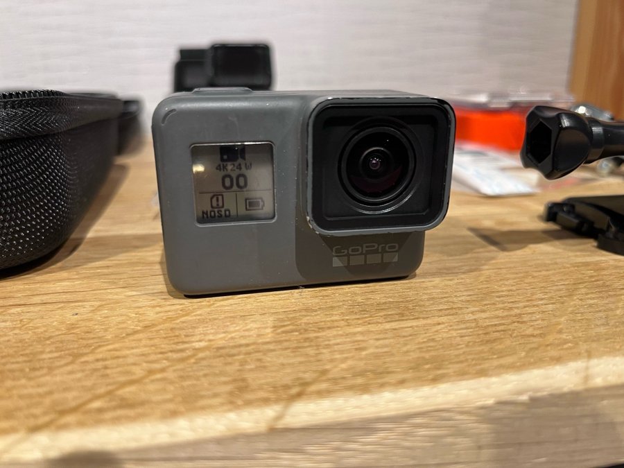 GoPro Hero 5 med tillbehör och väska