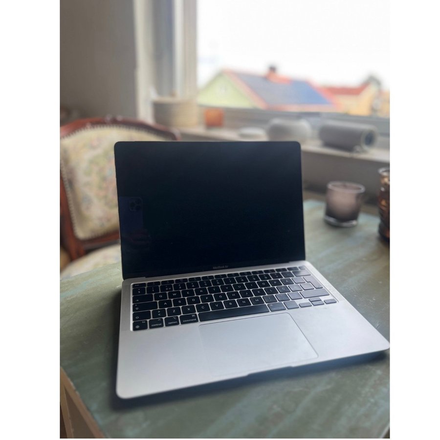 MacBook Air (M1, 2020)