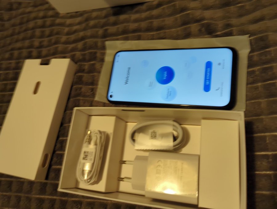 Huawei P40 lite, 128GB, 6GB RAM, som ny i box, olåst!