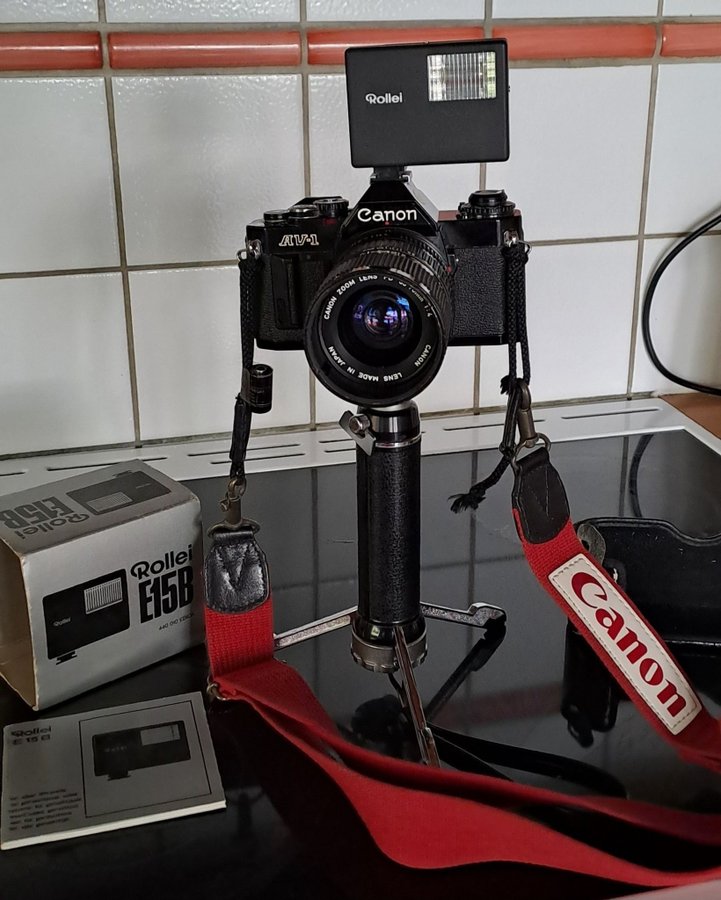 Canon AV-1 med objektiv