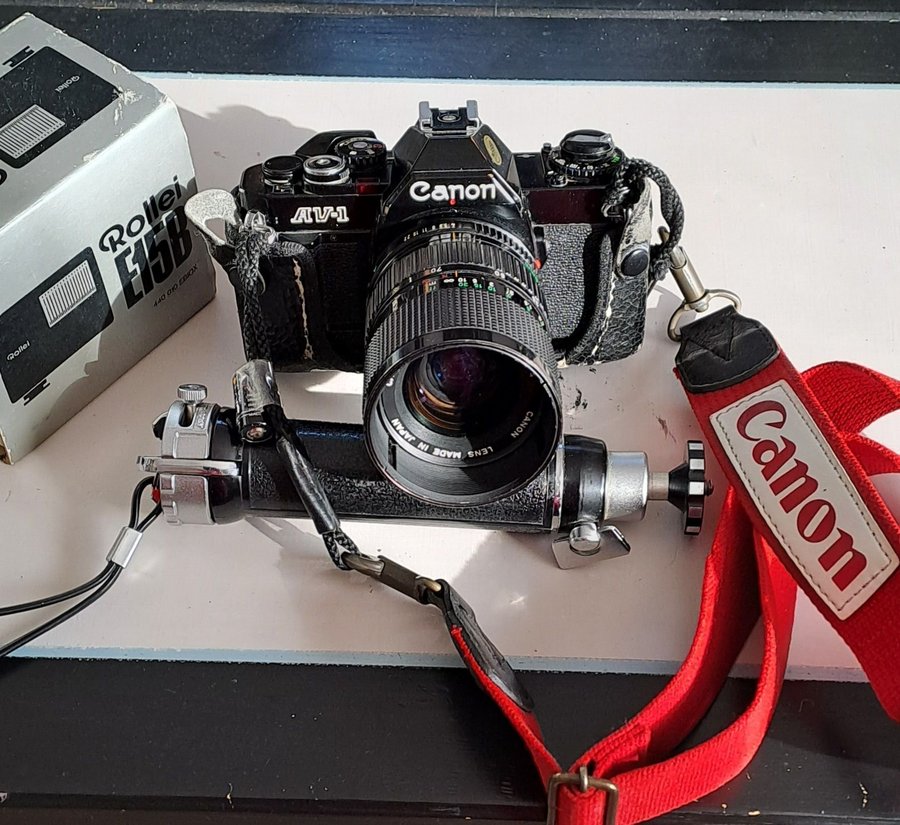 Canon AV-1 med objektiv