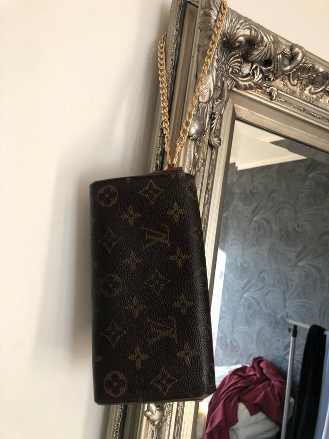 Louis Vuitton plånbok pochette clutch handväska axelväska