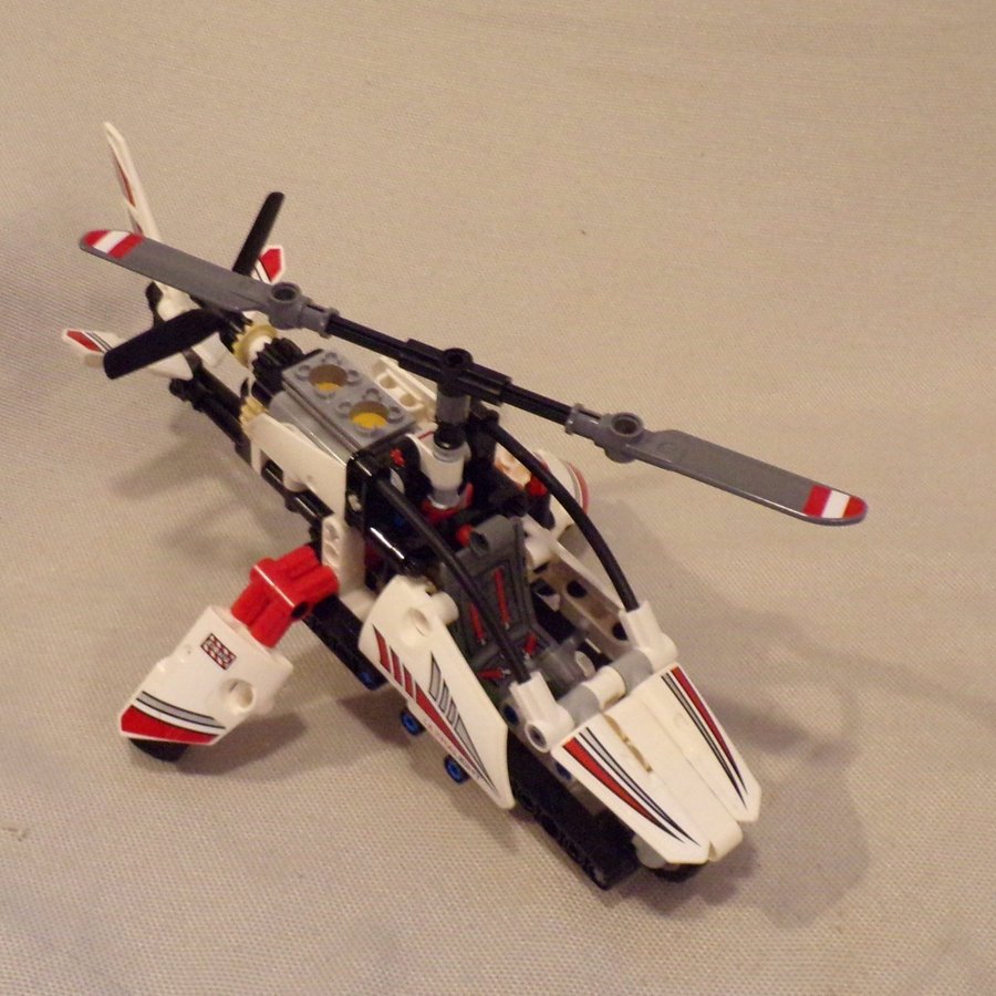 Lego Technic flygfarkoster, 42044 flygplan och 42057 helikopter