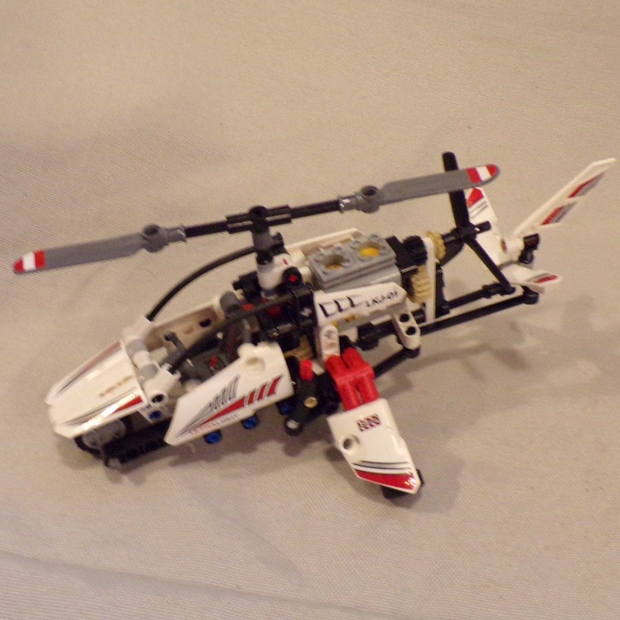 Lego Technic flygfarkoster, 42044 flygplan och 42057 helikopter