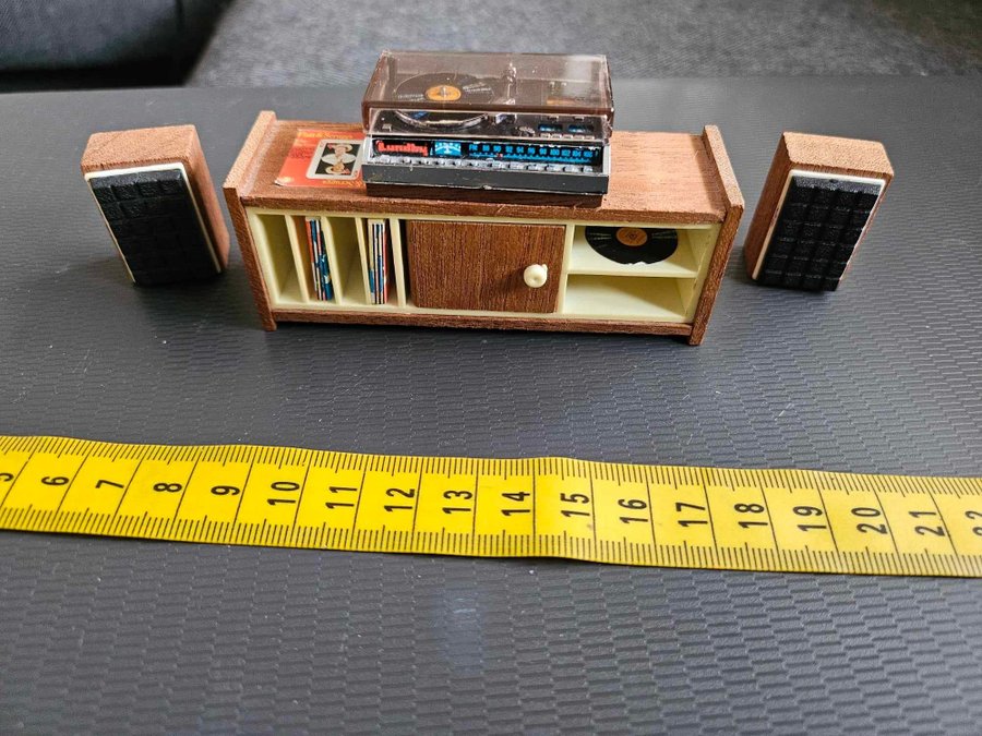 Retro Lundby Stereo med högtalare och stereobänk