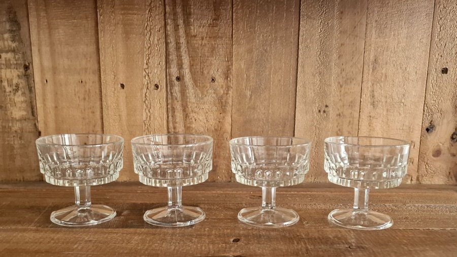 VINGLAS CHAMPAGNEGLAS 4 st Cristal Darques äldre model