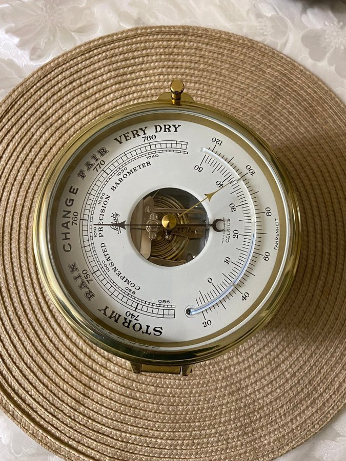 Barometer , zchatz, väderstation / germany