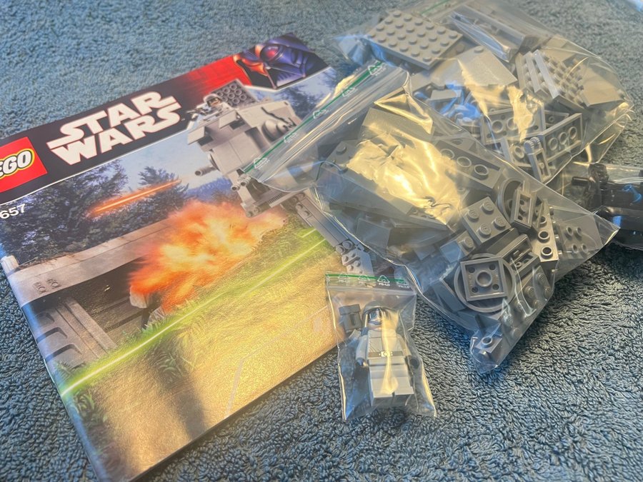 Lego Star Wars 7657 AT-ST (2007)