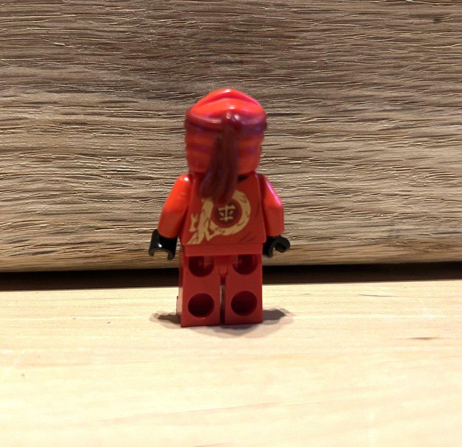 LEGO Minifigur: Kai Legacy från LEGO Ninjago