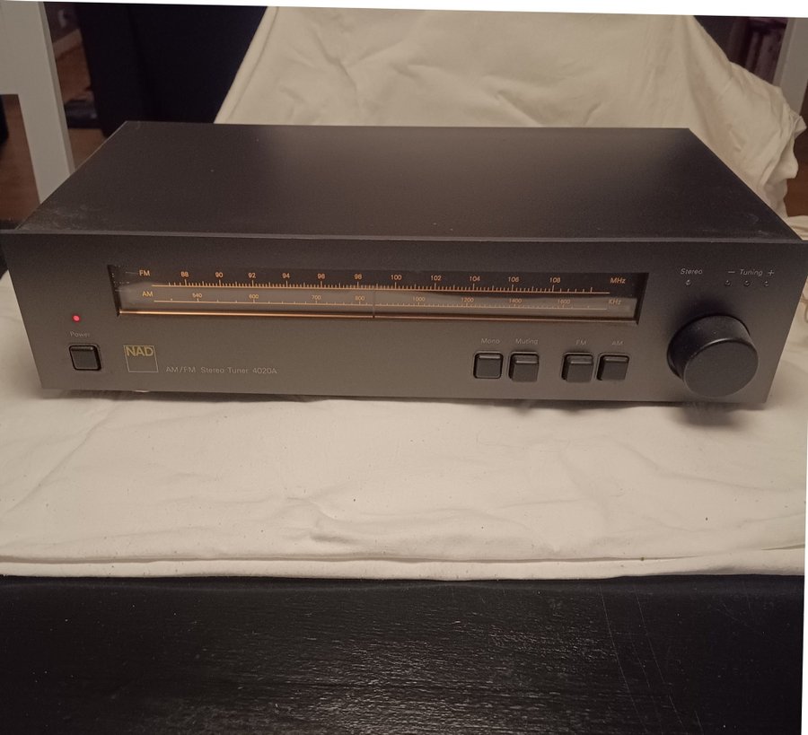 NAD 4020A AM/FM Stereo Tuner