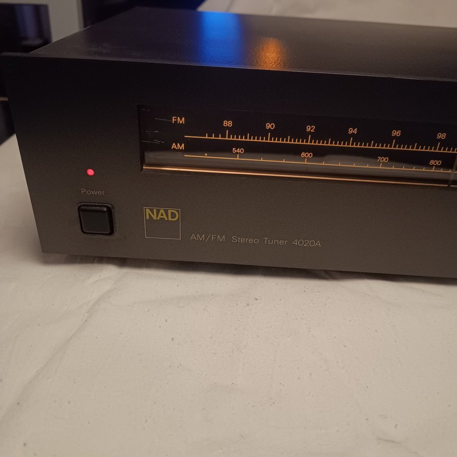 NAD 4020A AM/FM Stereo Tuner