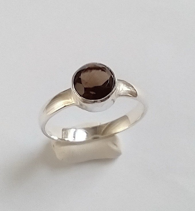 Vacker 925 silver ring med RÖKIG TOPAS - stämplad 925