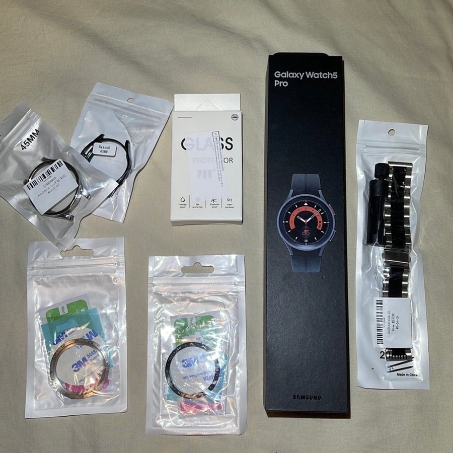 Ny Samsung Galaxy Watch5 Pro 45mm med tillbehör 