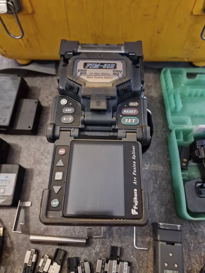 Fujikura FSM-60R SM MM Ribbon Fibersvets / Fiber Ribbon Fusion Splicer tillbehör