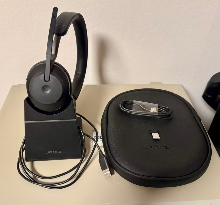 Jabra Evolve2 65 datorheaset trådlöst i gott skick.