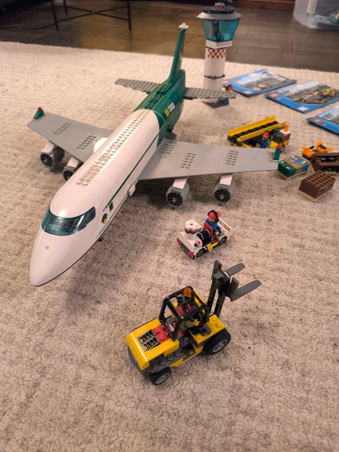 Lego City 60022 Cargo Plane