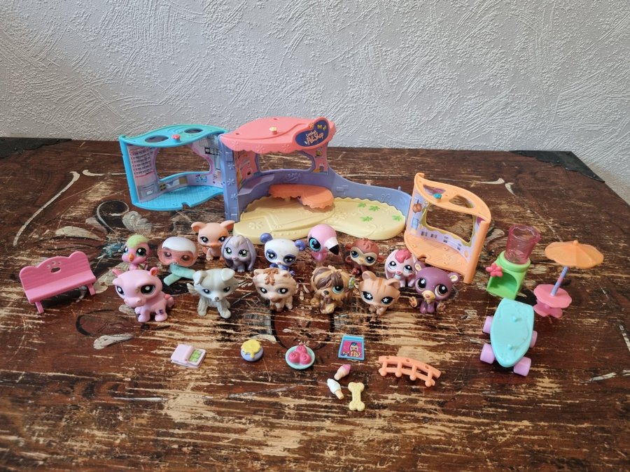 Littlest Pet Shop hus med 14 figurer ett par ovanligare