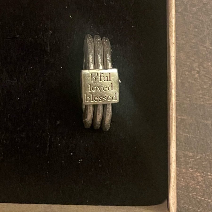 Björg ring i silver med text