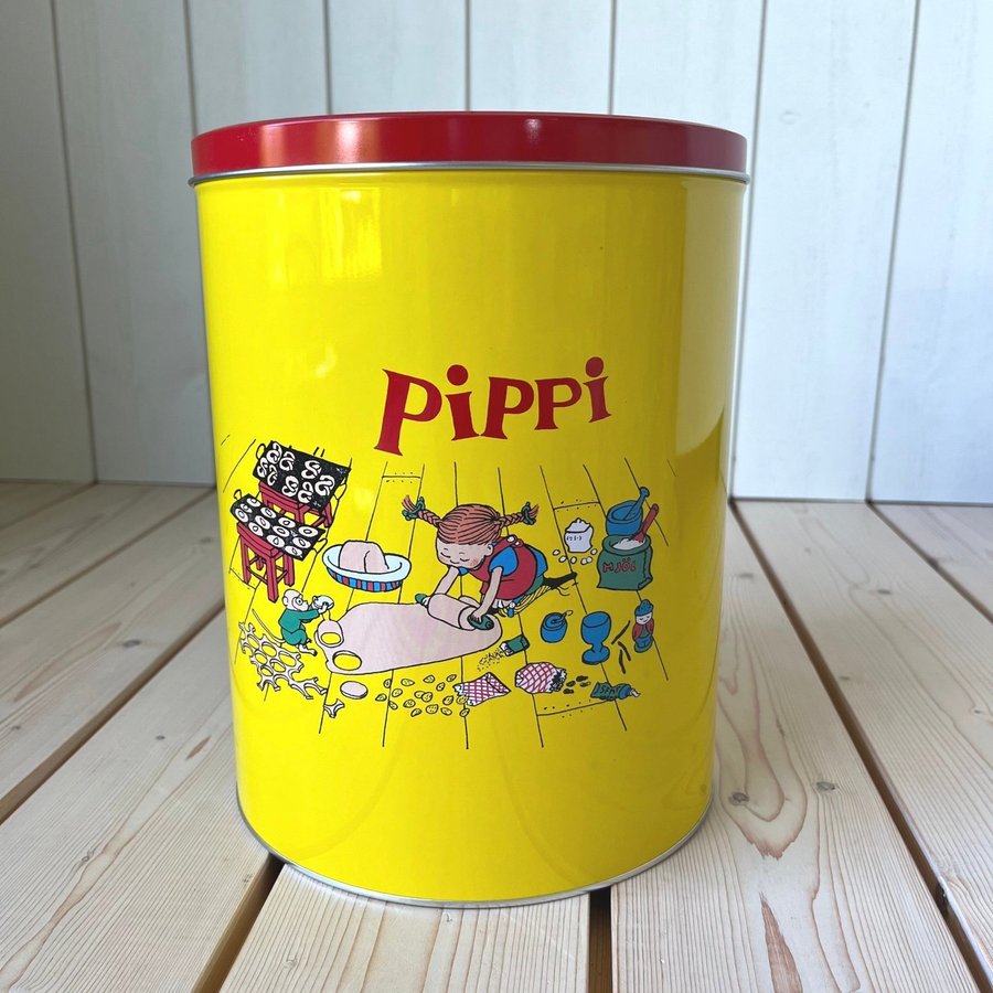 Stor plåtburk - Pippi bakar - 25 cm hög - Fint använt skick