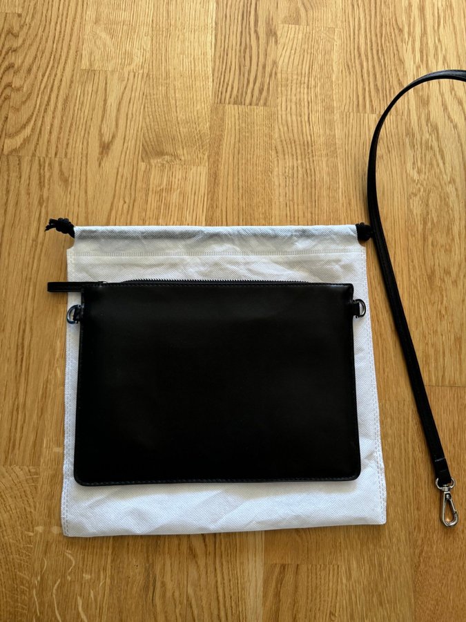 Carin Wester Crossbody Mix med bred axelrem