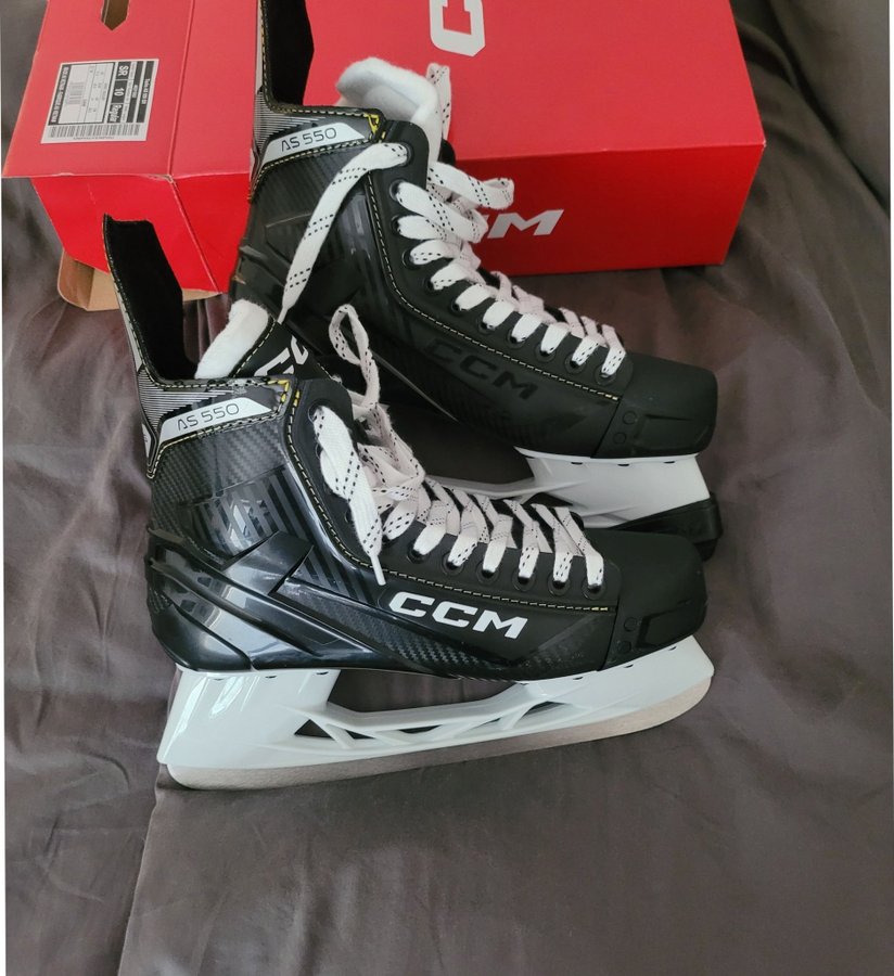 CCM hockeyskridskor storlek 45.5. Regular.