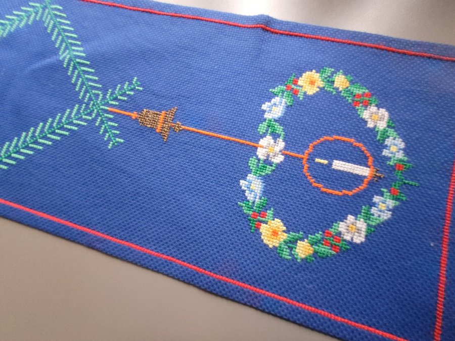 Söt jul duk handbroderad Ljus grankvistar blommor 20×68cm