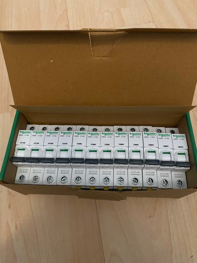 Schneider Electric 1P 10A C 12 st