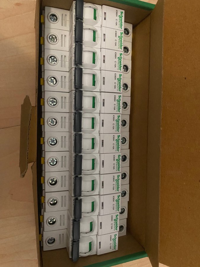 Schneider Electric 1P 10A C 12 st