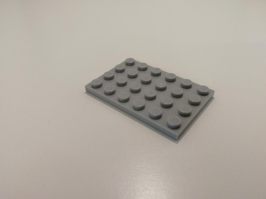 Lego - platta - plate - 4x6 - part 3032 - ljusgrå (bluish)