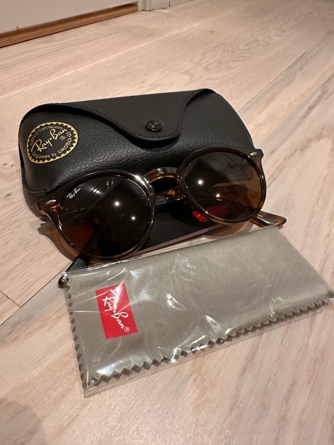 NYA!! Ray-Ban Solglasögon RB2180