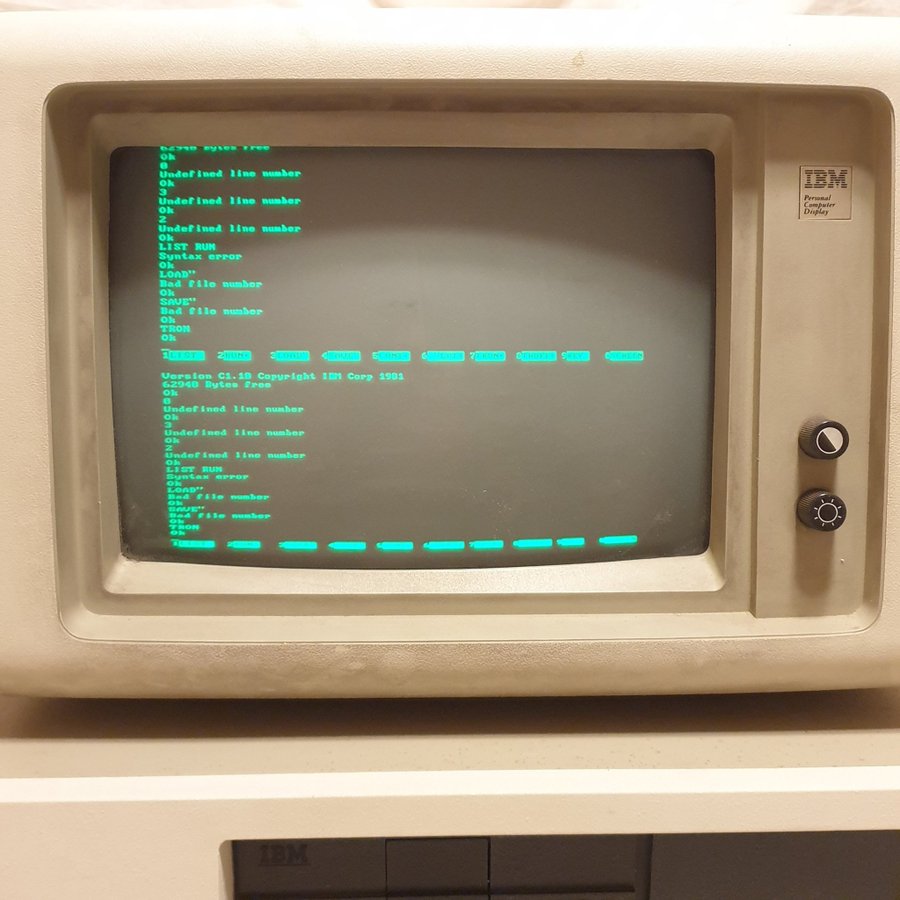 IBM PC model 5150, årsmodell 1983 samt 5151, 12" skärm  originaltangentbord!