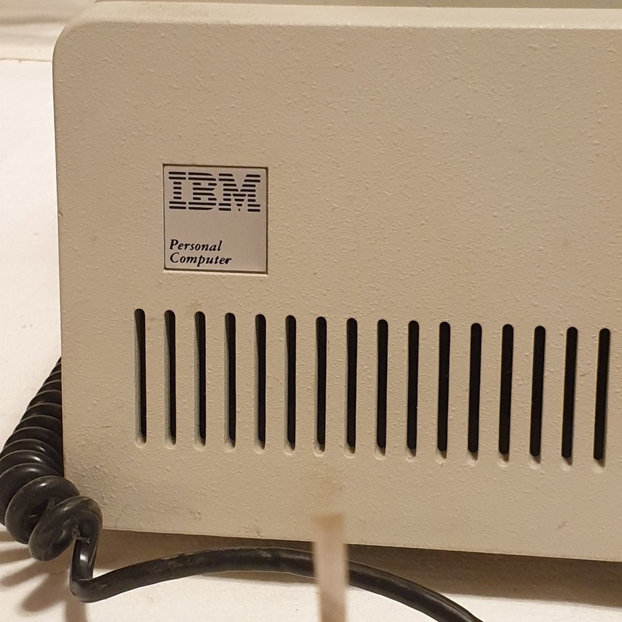 IBM PC model 5150, årsmodell 1983 samt 5151, 12" skärm  originaltangentbord!