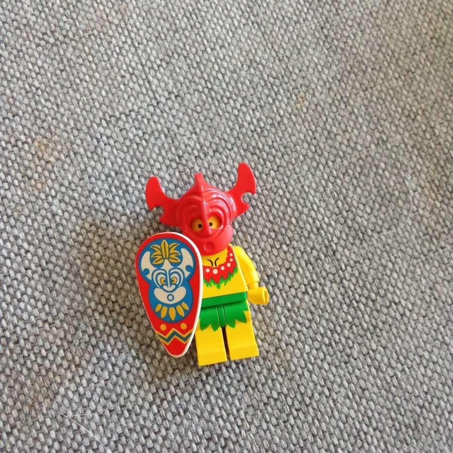 Lego Minifigur - Röd hjälm med horn