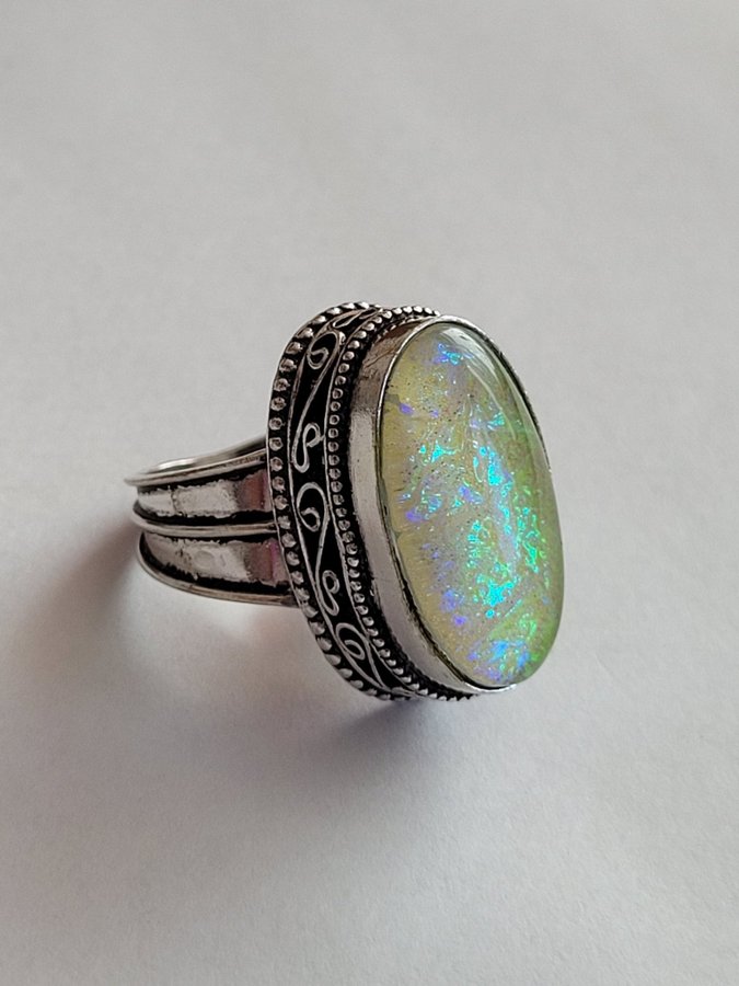 Australian triplet opal, ring stl. 17,5