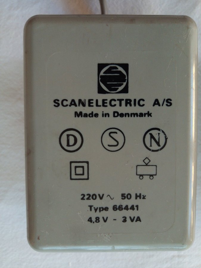 Transformator 220V 4,8V leksaker dockskåp tåg bilbana elmotor Scanelectric 66441