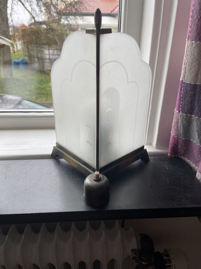 Högklassig bordslampa art deco i bra skick, originaldetaljer