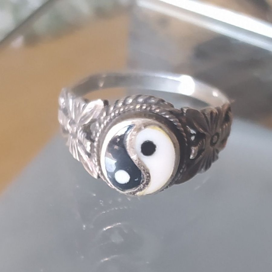 Ring silver yin/ yang emalj