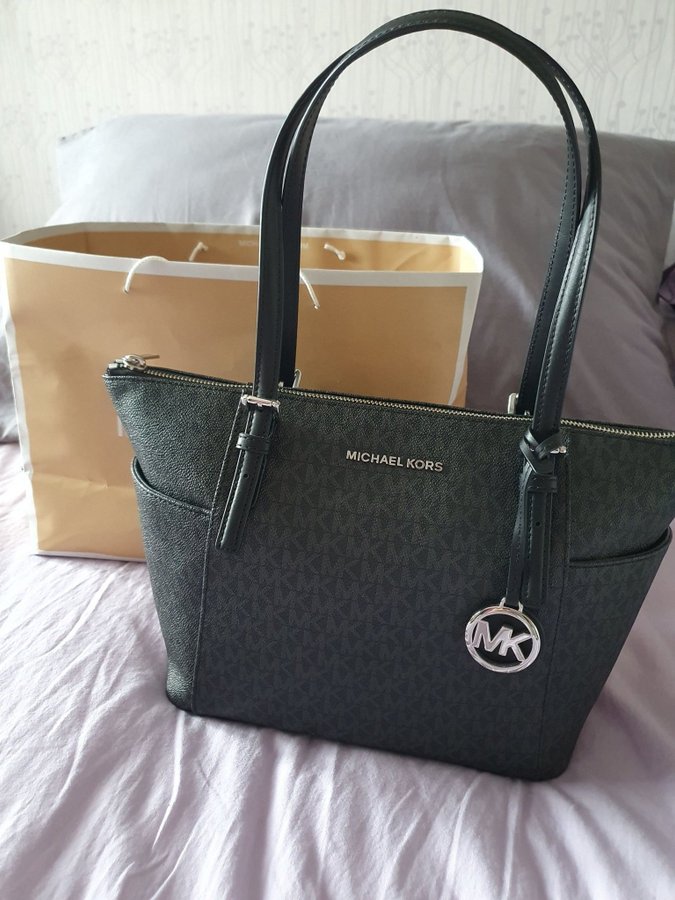 NY ÄKTA Michael kors väska