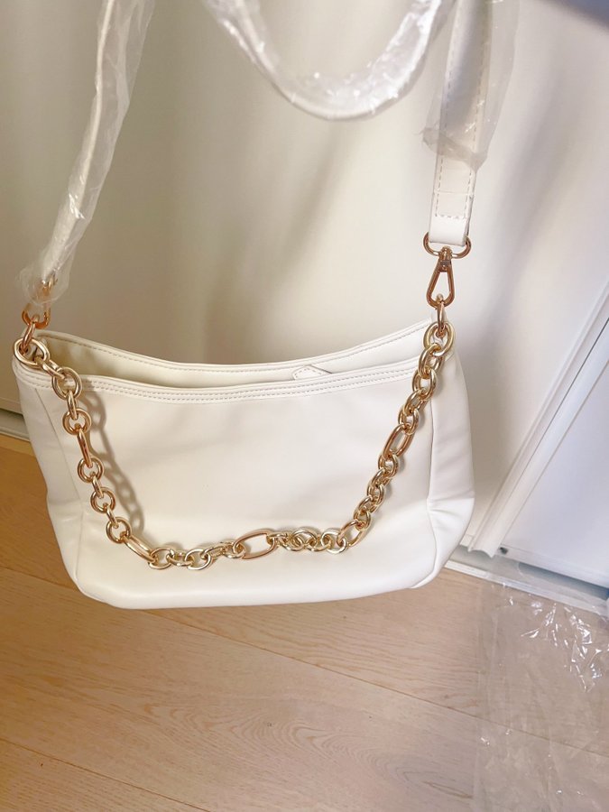 Guess crossbody bag