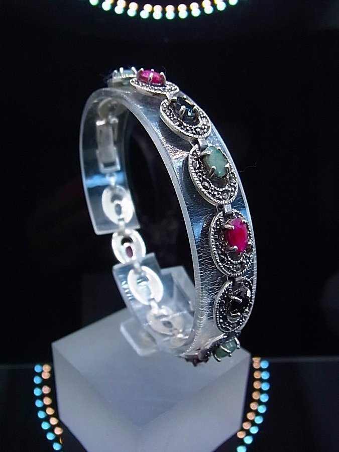 ARMBAND EMERALD - RUBY - SAFIR MED MARCASITES.