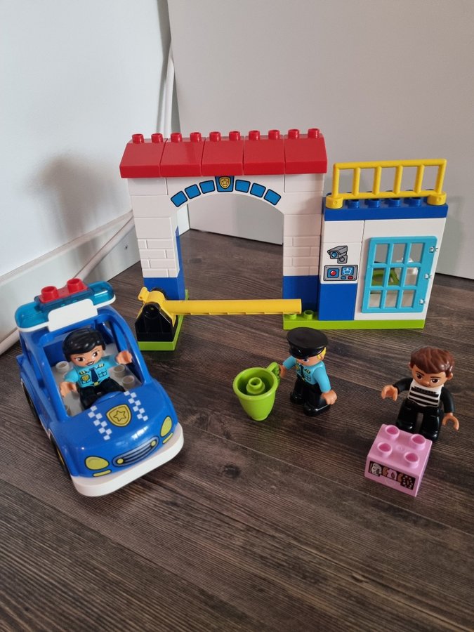 Lego Duplo Polisstation med bil (10902)