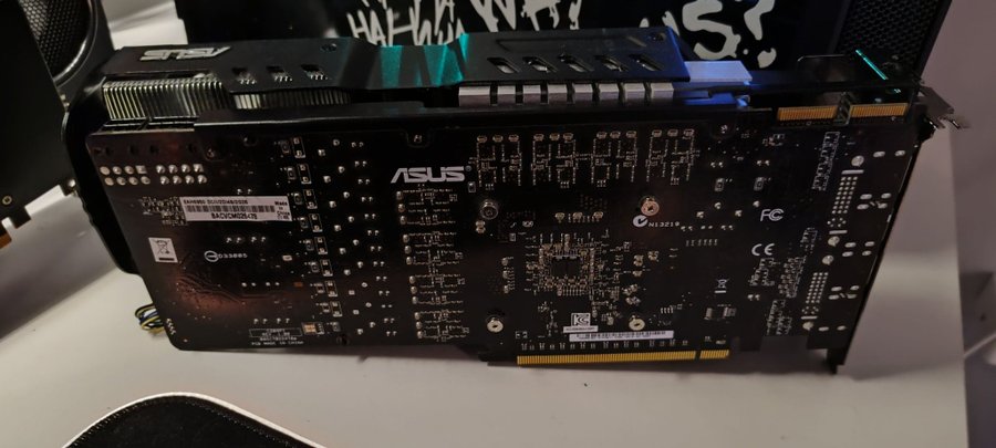 ASUS GeForce HD 6950 DirectCU II 2GB