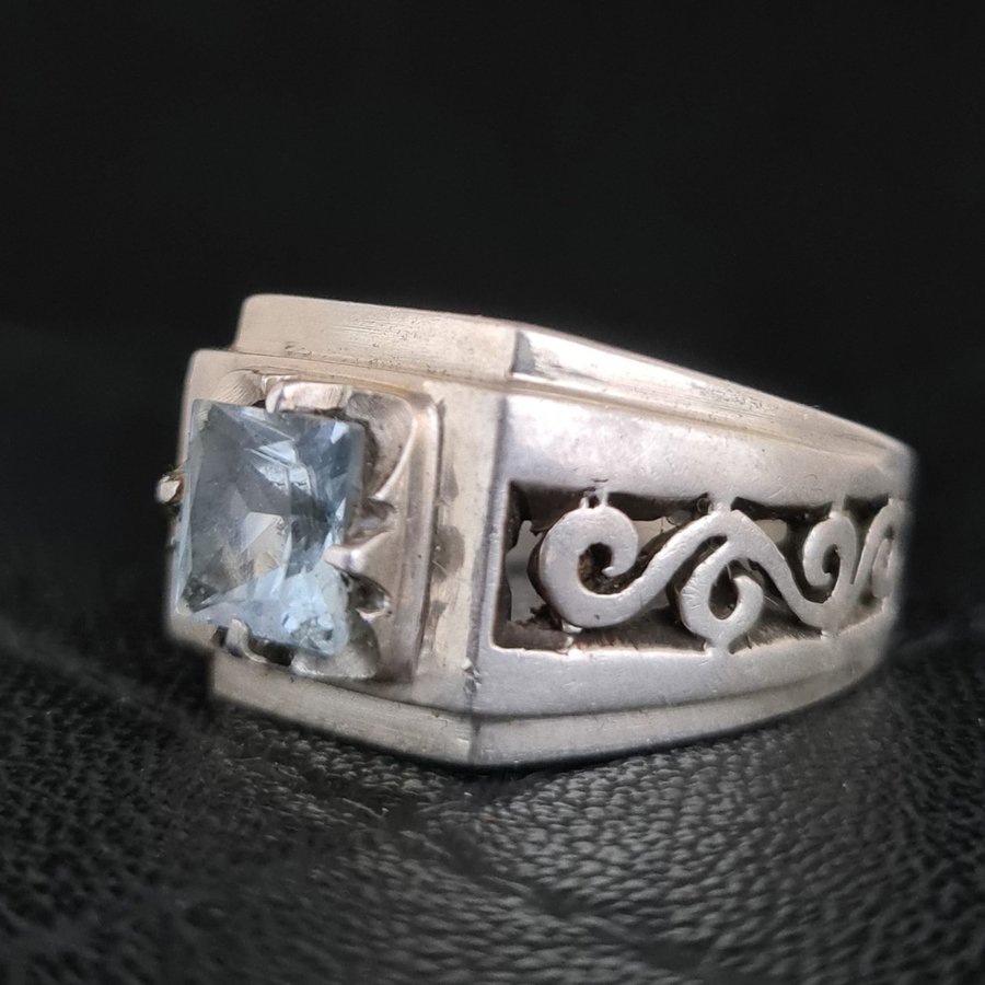 KLACKRING, STERLING SILVER, HANDGJORD, TOPAZ STEN