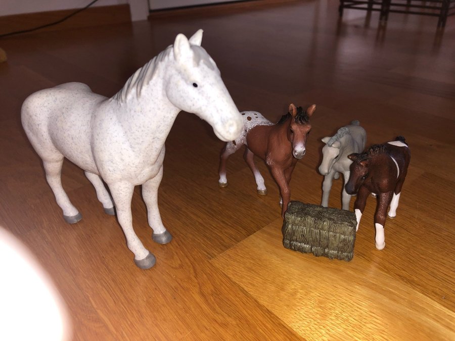 Schleich Horse Club - Häst 3 föl Höbal och fler djur