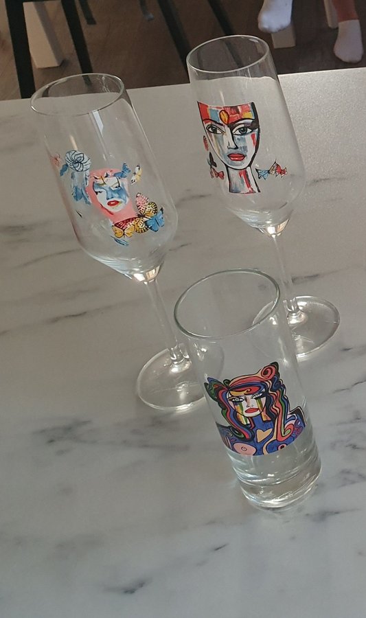 3 Handmålade glas med motiv av Carolina Gynning