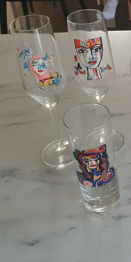 3 Handmålade glas med motiv av Carolina Gynning