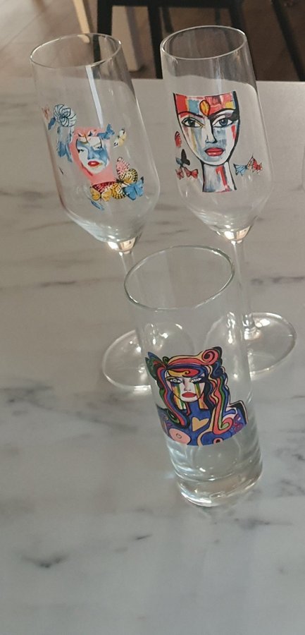 3 Handmålade glas med motiv av Carolina Gynning