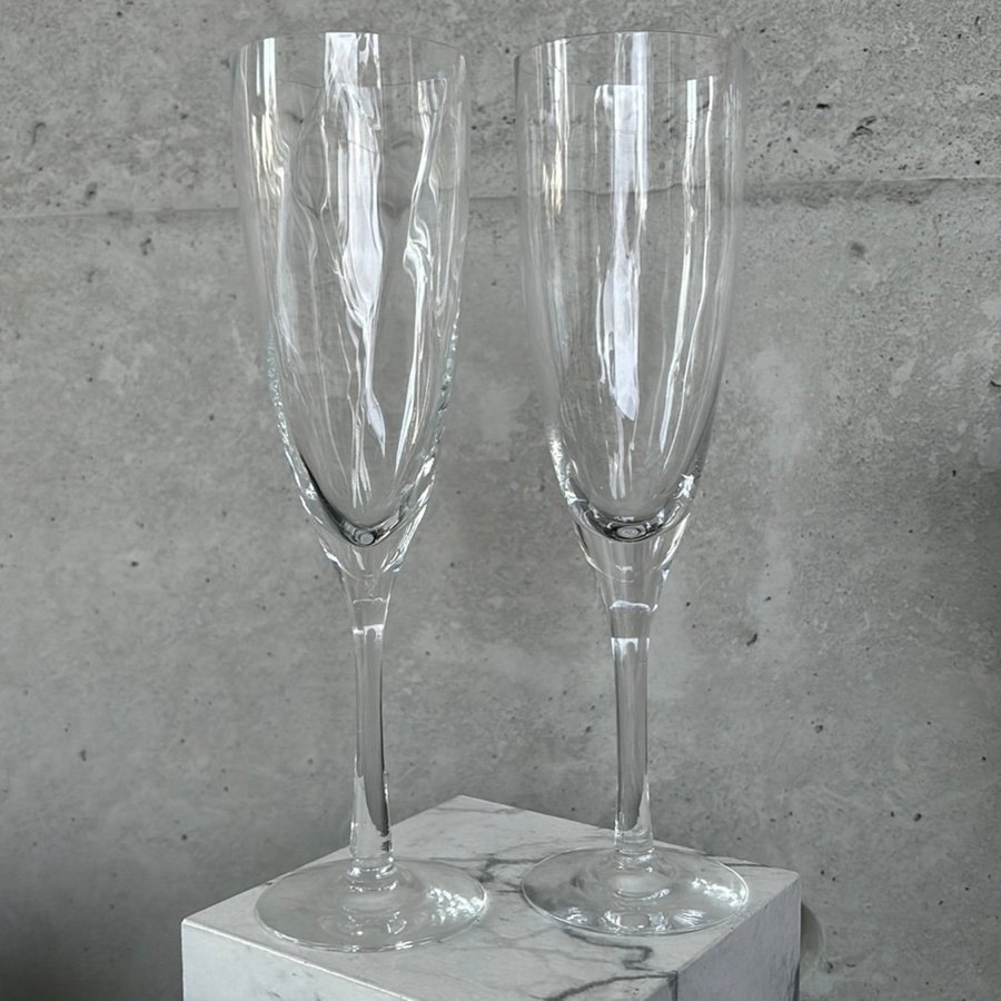 Två champagneglas Chateau Kosta Boda